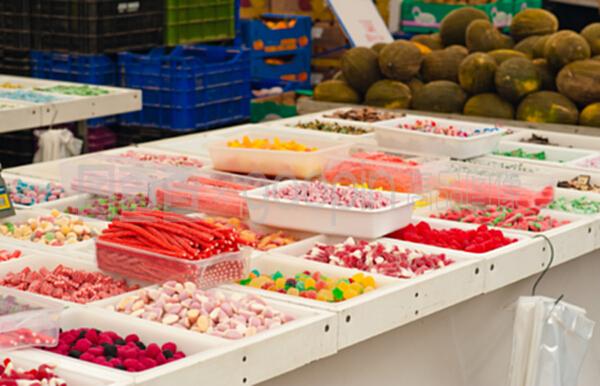 甜蜜的街市風(fēng)景 街頭糖果市場(chǎng)的魅力與挑戰(zhàn)